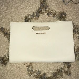 MICHAEL KORS WHITE CLUTCH